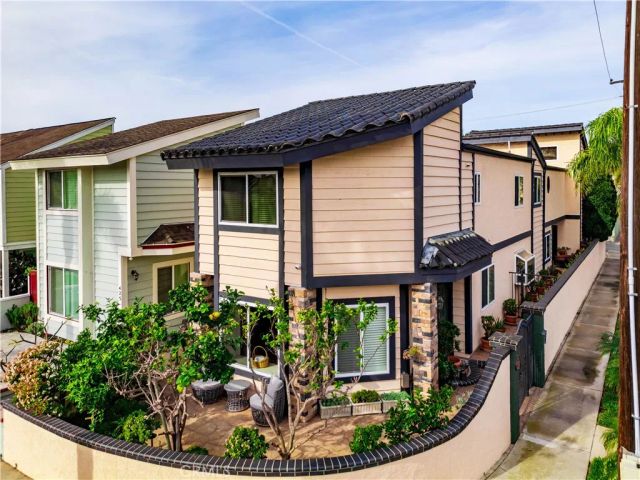 427 21st, Huntington Beach, CA 92648