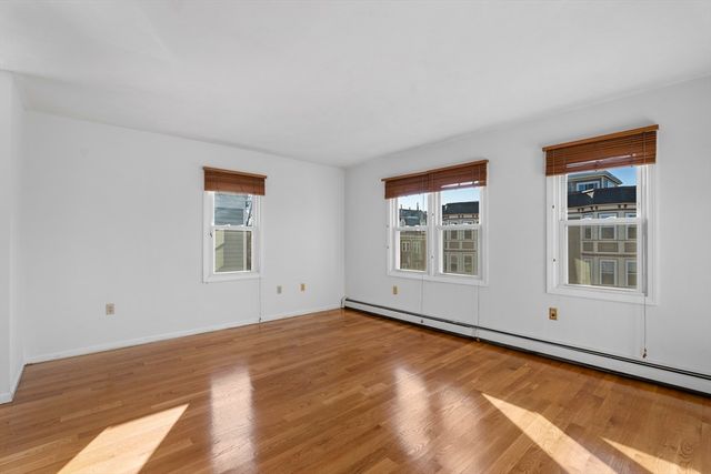 22 Mt Vernon B, Boston, MA 02125