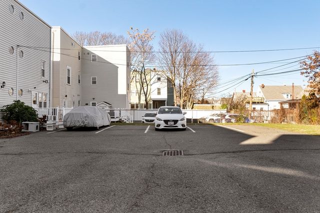 22 Mt Vernon B, Boston, MA 02125