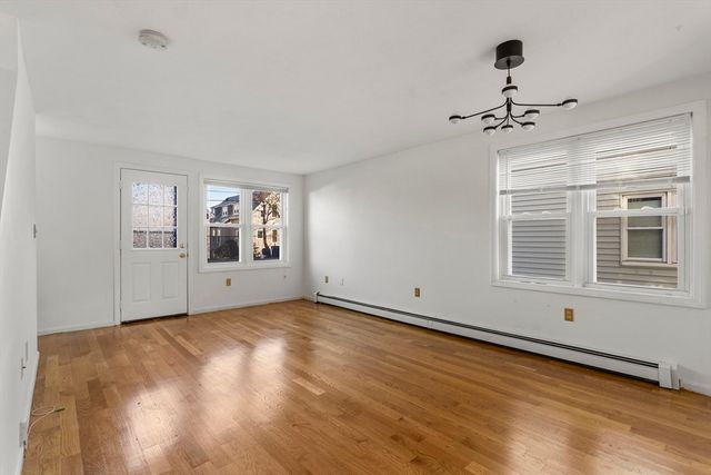 22 Mt Vernon B, Boston, MA 02125