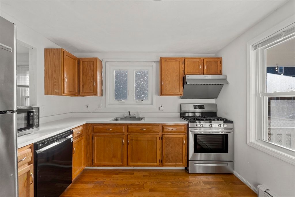 22 Mt Vernon B, Boston, MA 02125