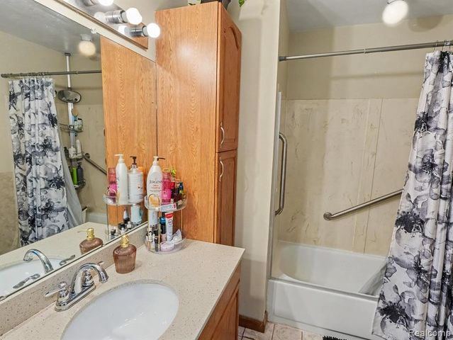 1418 Oakview Drive, Canton, MI 48187