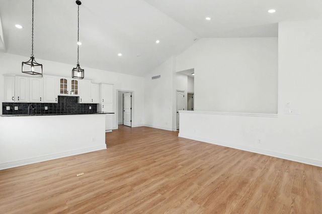 5123 N Hampton, Wichita, KS 67226