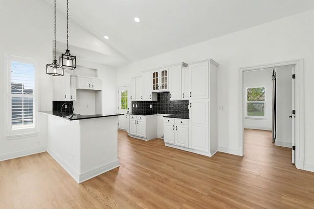 5123 N Hampton, Wichita, KS 67226