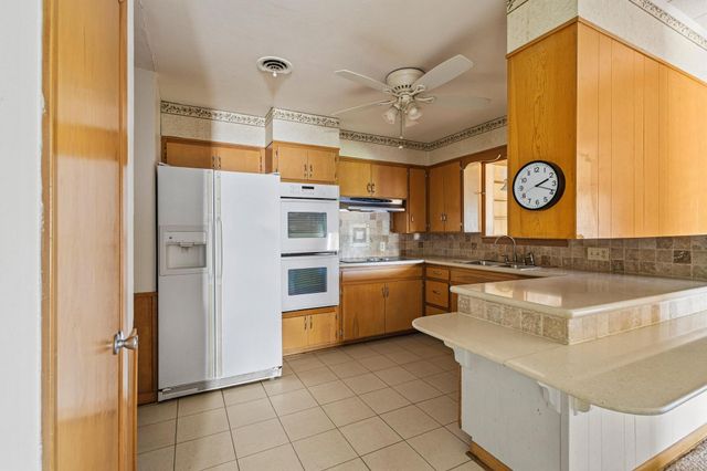 1306 Hillside Drive, Gainesville, TX 76240