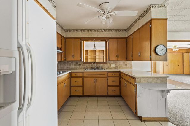 1306 Hillside Drive, Gainesville, TX 76240