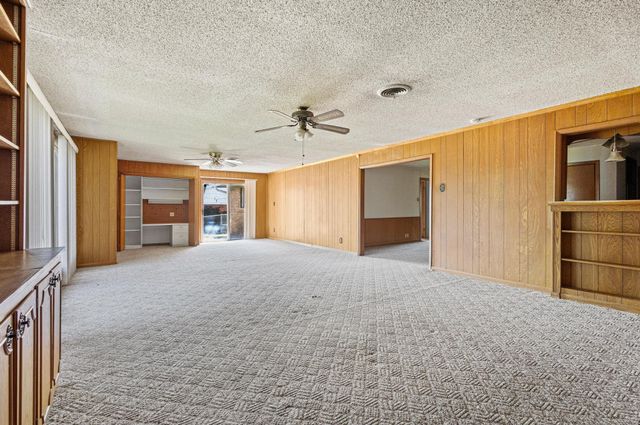 1306 Hillside Drive, Gainesville, TX 76240