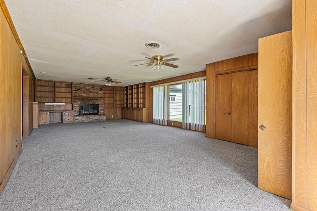 1306 Hillside Drive, Gainesville, TX 76240