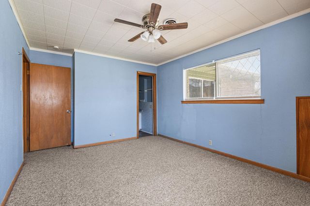 1306 Hillside Drive, Gainesville, TX 76240