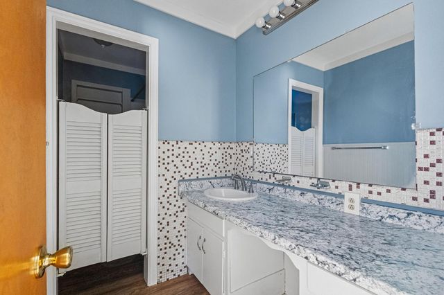 1306 Hillside Drive, Gainesville, TX 76240