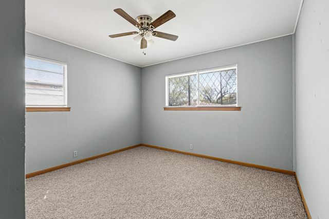 1306 Hillside Drive, Gainesville, TX 76240