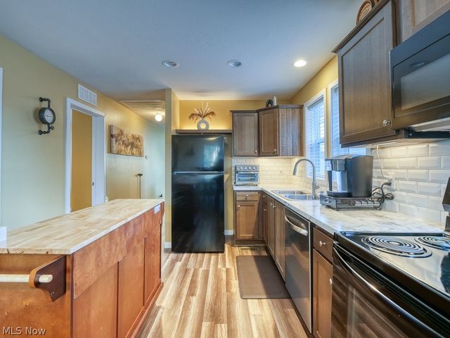 6610 Lear Nagle Road 156, North Ridgeville, OH 44039