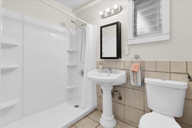 136 2nd St, Pacific Grove, CA 93950