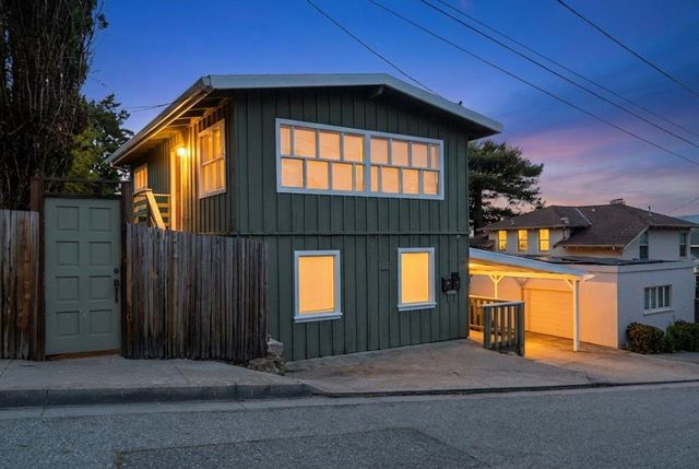 136 2nd St, Pacific Grove, CA 93950