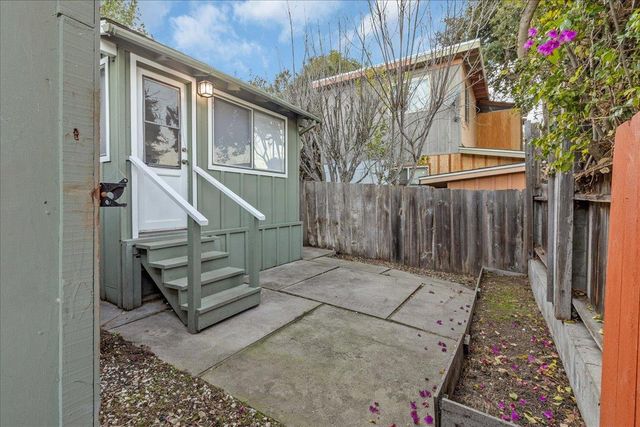 136 2nd St, Pacific Grove, CA 93950