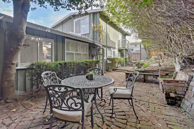 136 2nd St, Pacific Grove, CA 93950