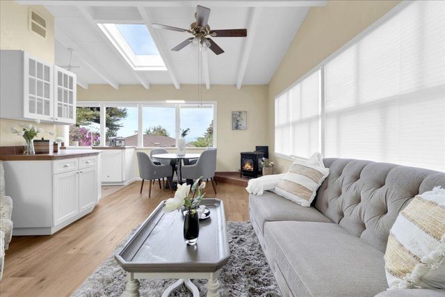 136 2nd St, Pacific Grove, CA 93950