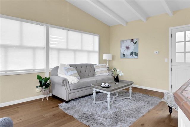 136 2nd St, Pacific Grove, CA 93950