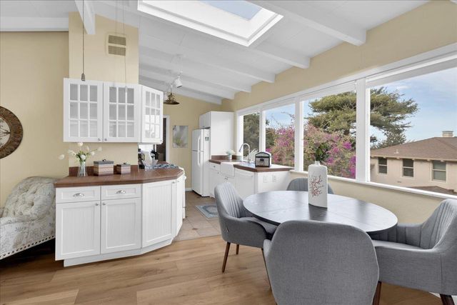 136 2nd St, Pacific Grove, CA 93950