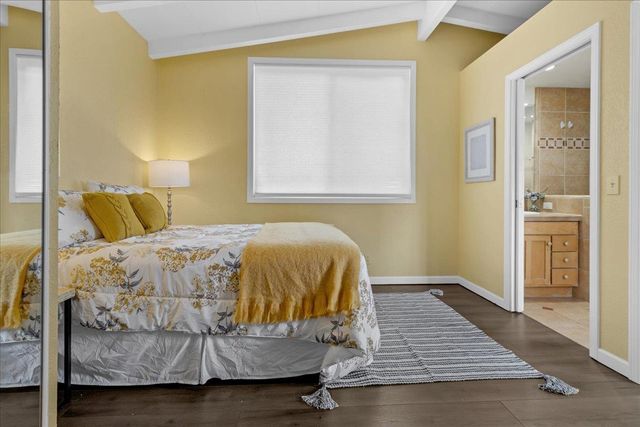 136 2nd St, Pacific Grove, CA 93950