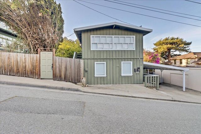 136 2nd St, Pacific Grove, CA 93950