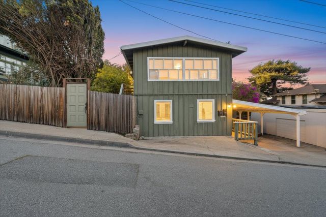 136 2nd St, Pacific Grove, CA 93950