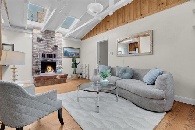 136 2nd St, Pacific Grove, CA 93950