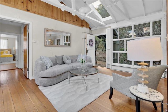 136 2nd St, Pacific Grove, CA 93950