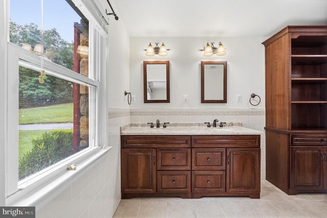 9808 TIMBER HTS, Marshall, VA 20115