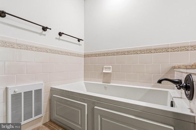 9808 TIMBER HTS, Marshall, VA 20115