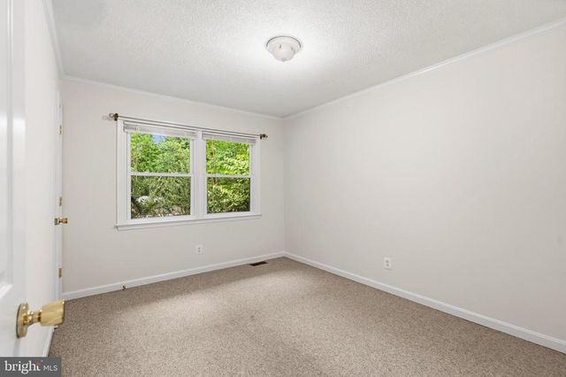 9808 TIMBER HTS, Marshall, VA 20115