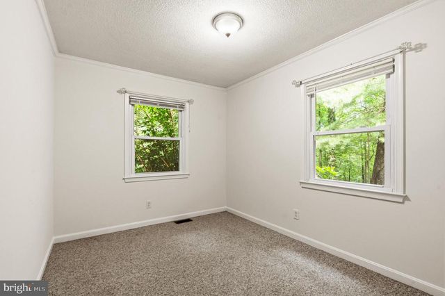 9808 TIMBER HTS, Marshall, VA 20115