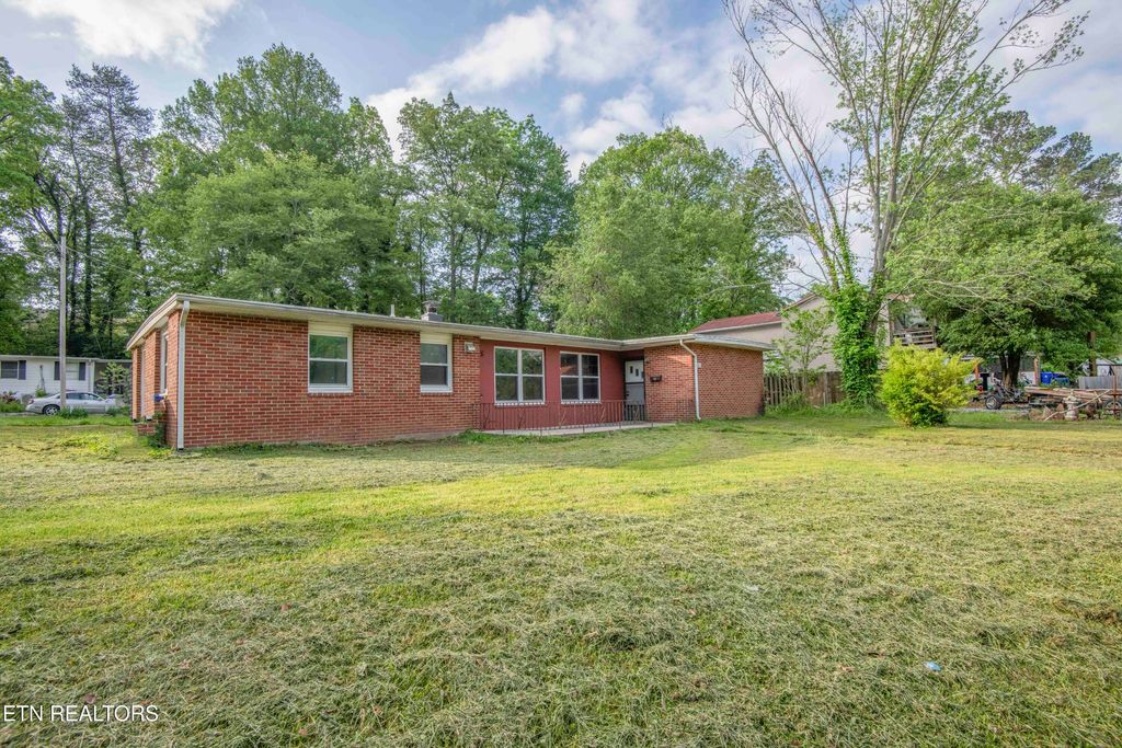 191 Manhattan Ave, Oak Ridge, TN 37830