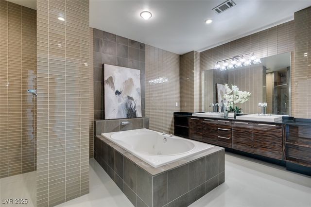 200 Hoover Avenue 2109, Las Vegas, NV 89101