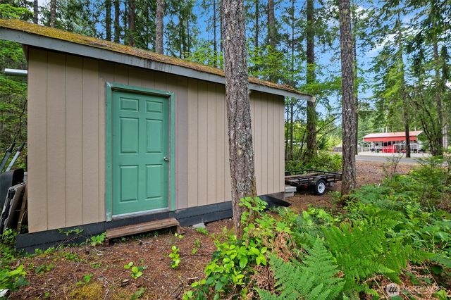 531 N Fairway Drive W, Hoodsport, WA 98548