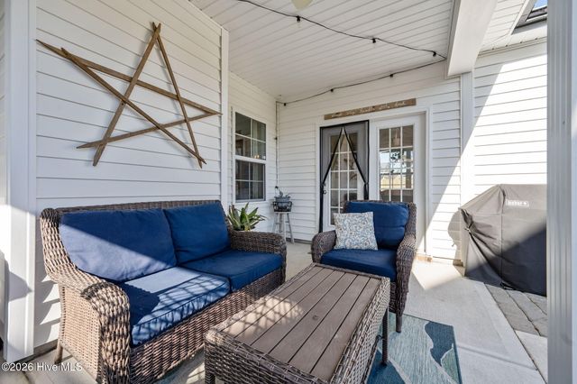 37 Lyford Cay Court, Hampstead, NC 28443