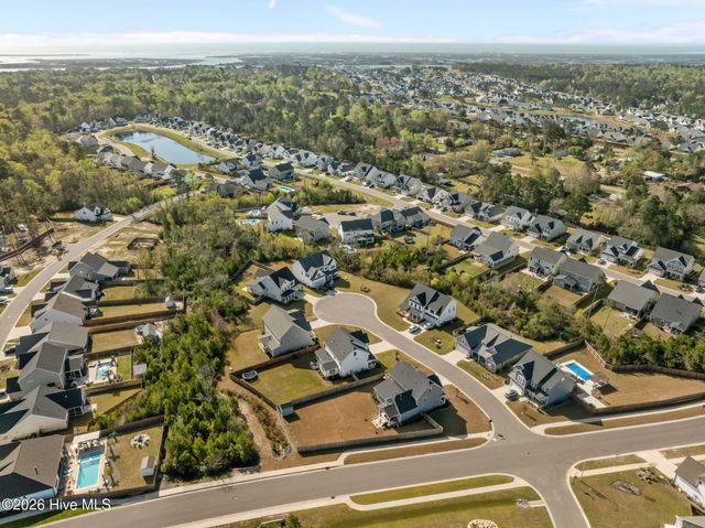 37 Lyford Cay Court, Hampstead, NC 28443