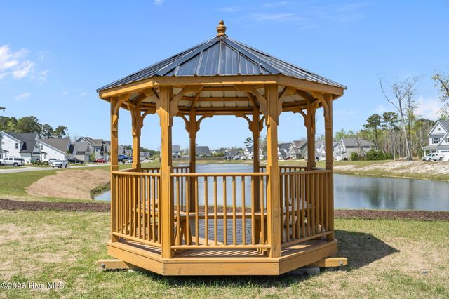 37 Lyford Cay Court, Hampstead, NC 28443