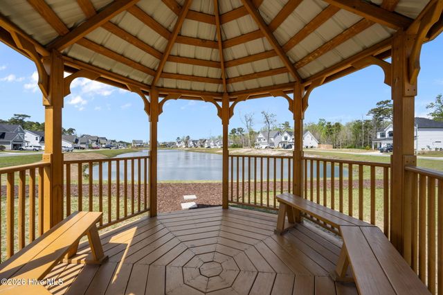 37 Lyford Cay Court, Hampstead, NC 28443