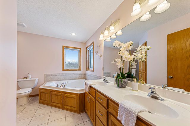 4090 Wells Lake Court, Faribault, MN 55021