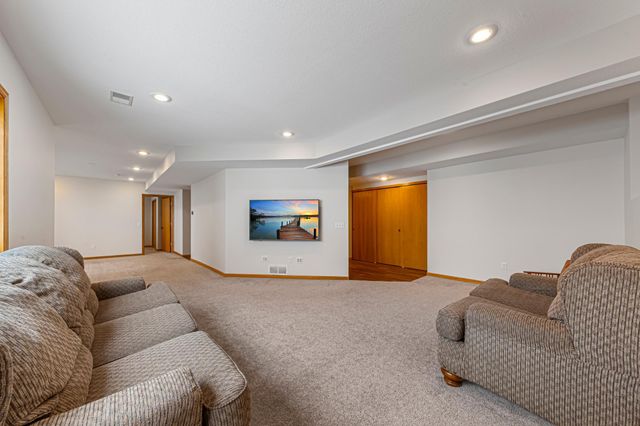 4090 Wells Lake Court, Faribault, MN 55021