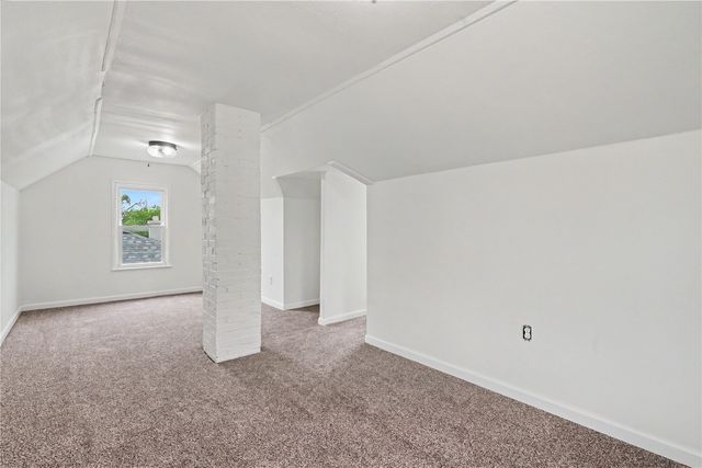 1216 22nd Avenue SW, Cedar Rapids, IA 52404