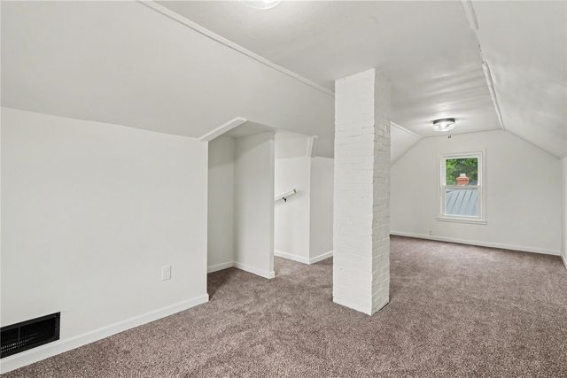 1216 22nd Avenue SW, Cedar Rapids, IA 52404