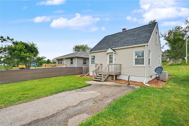 1216 22nd Avenue SW, Cedar Rapids, IA 52404