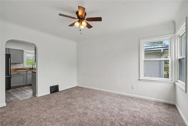 1216 22nd Avenue SW, Cedar Rapids, IA 52404