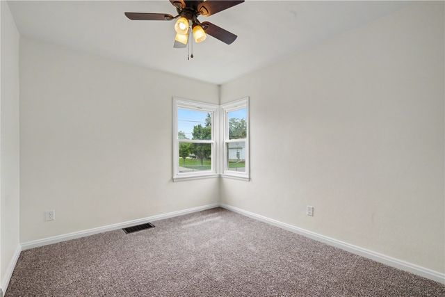1216 22nd Avenue SW, Cedar Rapids, IA 52404