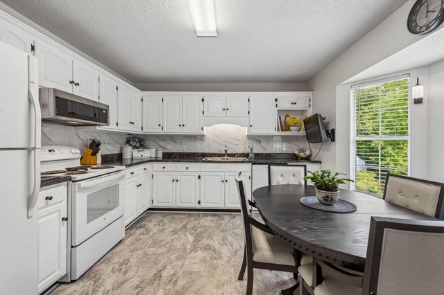 6824 Sawtooth Drive, Ooltewah, TN 37363