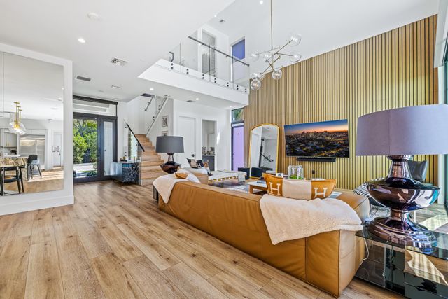 549 NE 10th Avenue, Fort Lauderdale, FL 33301