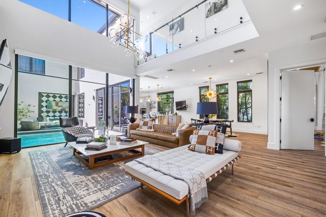 549 NE 10th Avenue, Fort Lauderdale, FL 33301