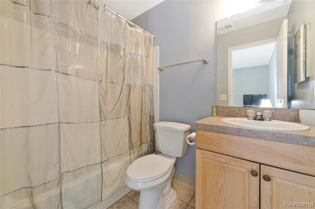 33587 Pondview Circle 114, Livonia, MI 48152